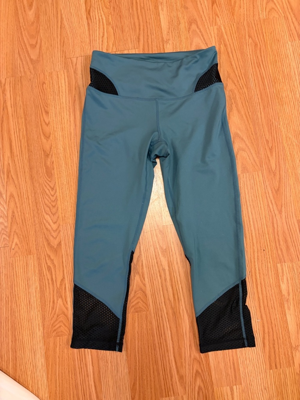 Zella Teal & Black Cropped Leggings